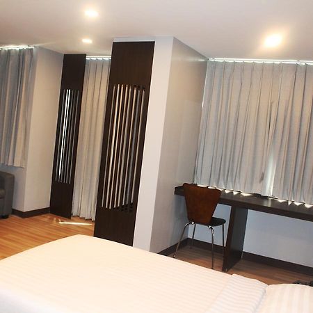 Ywca Hotel Bangkok Extérieur photo