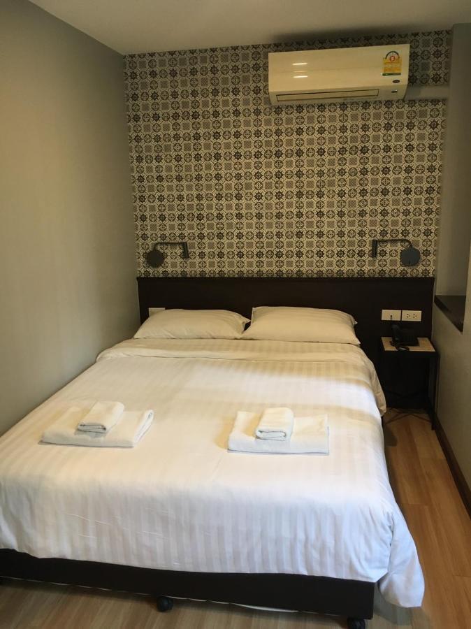 Ywca Hotel Bangkok Extérieur photo